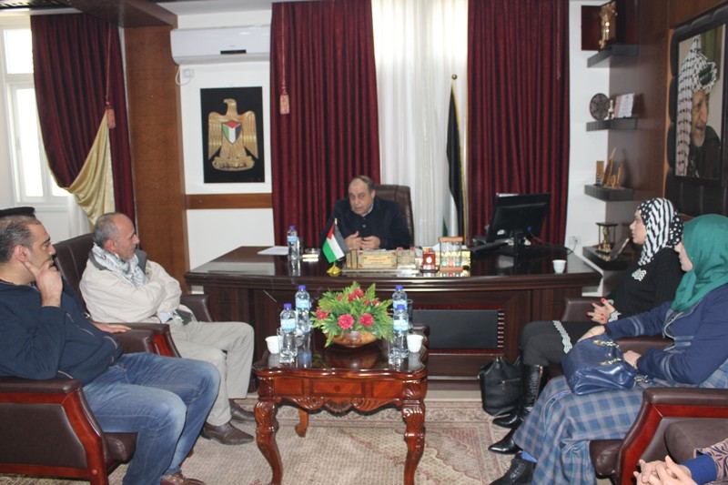 نقابة صالونات التجميل والعناية بالبشرة تطلع المحافظ رمضان على تنظيم 